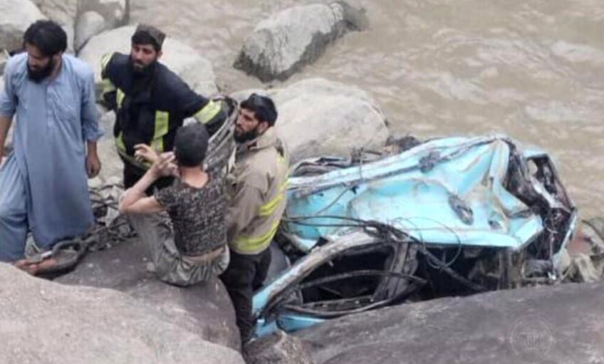 سقوط مرگبار دو موتر به دریای کابل؛ یک جسد و یک موتر پس از چند روز پیدا شد