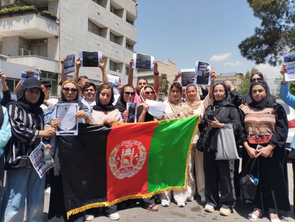 اعتراض زنان افغانستان در تهران به بازداشت‌های اخیر زنان و دختران در هرات